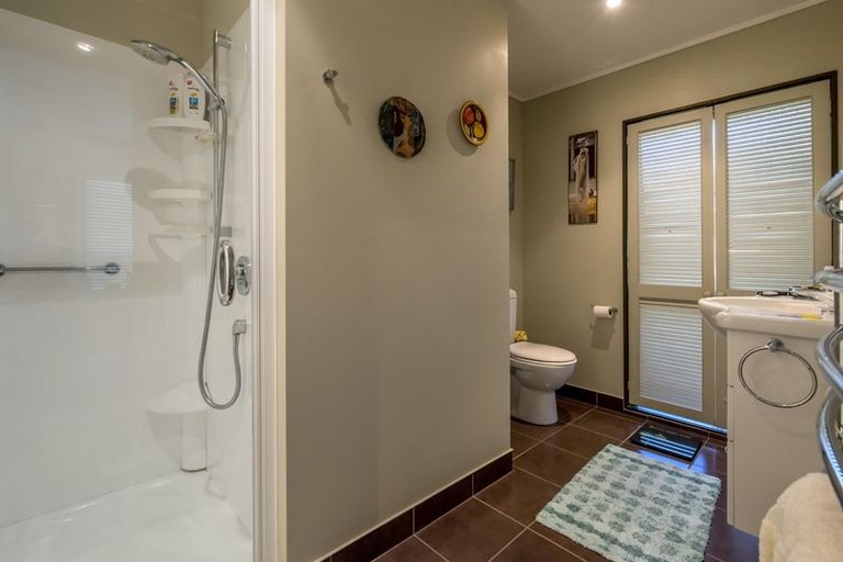 Photo of property in 1 Manu Grove, Waikanae, 5036