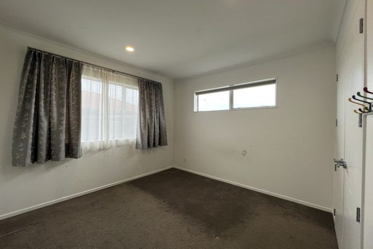 Photo of property in 587 Great South Road, Rosehill, Papakura, 2113