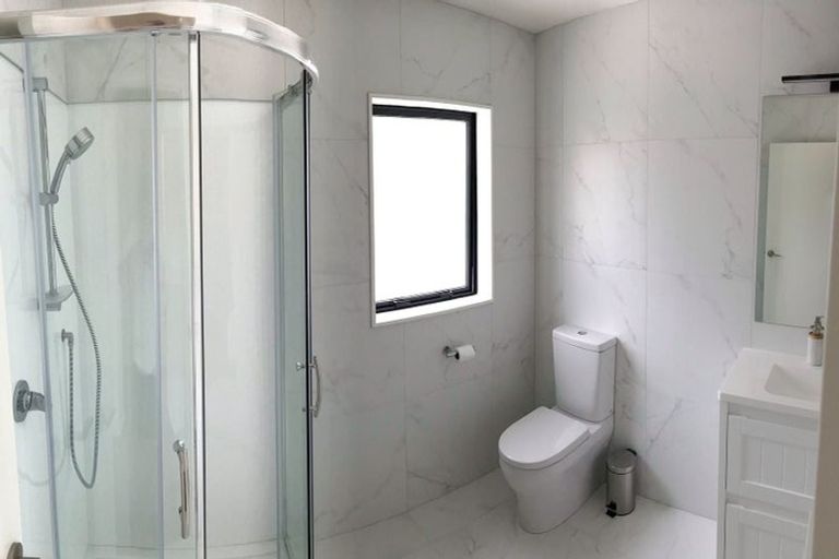 Photo of property in 68c Donovan Avenue, Massey, Auckland, 0614