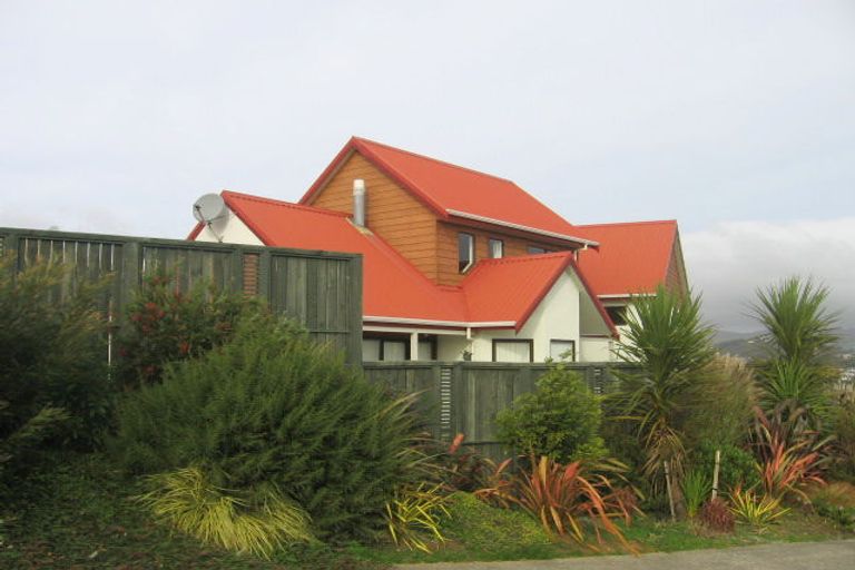 Photo of property in 4 Saint Ives Drive, Camborne, Porirua, 5026