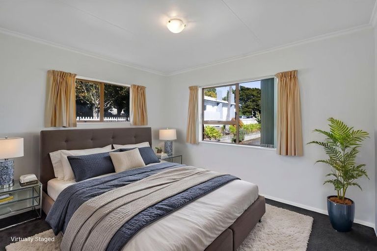Photo of property in 2/43 Mangorei Road, Strandon, New Plymouth, 4312