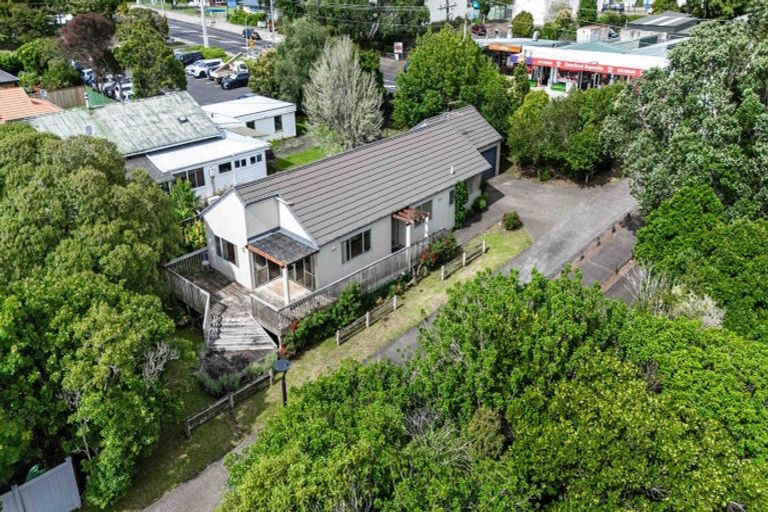 Photo of property in 90a Atkinson Road, Titirangi, Auckland, 0604