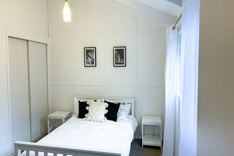 Photo of property in 4 Hiwihau Place, Glenfield, Auckland, 0629