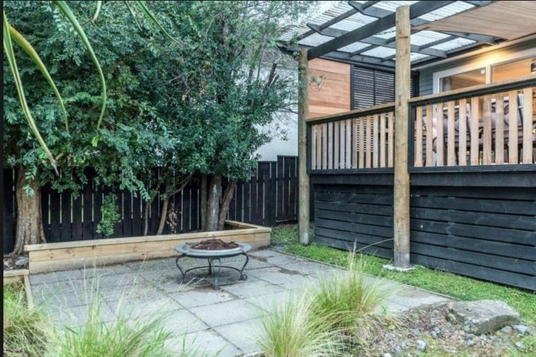 Photo of property in 9 Aorangi Road, Paraparaumu, 5032