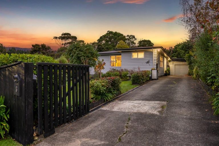 Photo of property in 3 Aniseed Grove, Timberlea, Upper Hutt, 5018