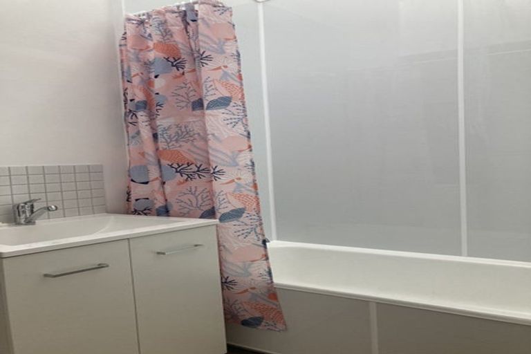 Photo of property in 3 Westmere Place, Takaro, Palmerston North, 4412