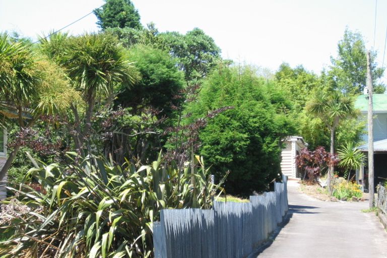 Photo of property in 8 Addison Street, Blockhouse Bay, Auckland, 0600