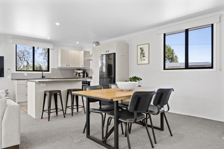 Photo of property in 279 Shakespeare Street, Leamington, Cambridge, 3432