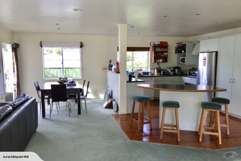 Photo of property in 40b Walton Street, Red Beach, 0932