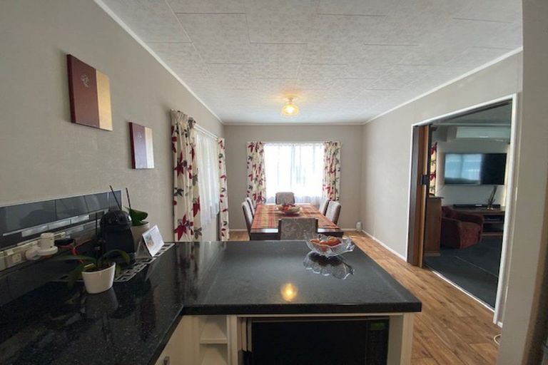 Photo of property in 9 Chisholm Place, Carterton, 5713