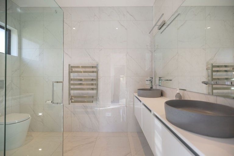 Photo of property in 2 Appin Court, Jacks Point, Queenstown, 9371