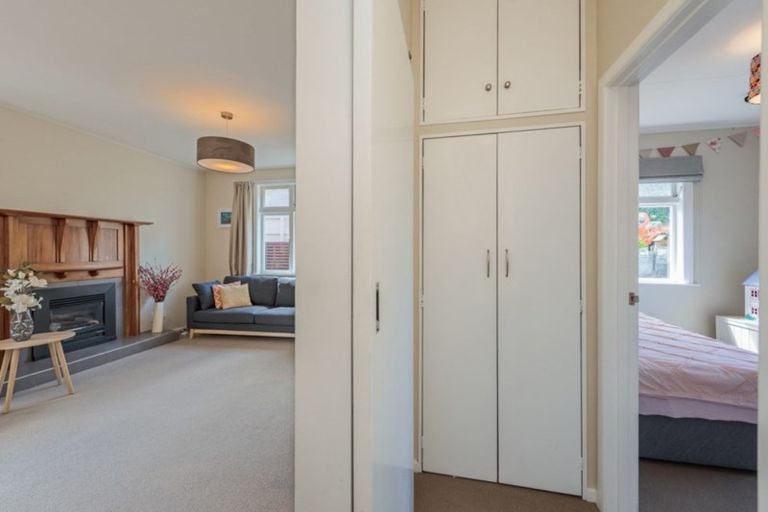 Photo of property in 87 Parkvale Road, Karori, Wellington, 6012