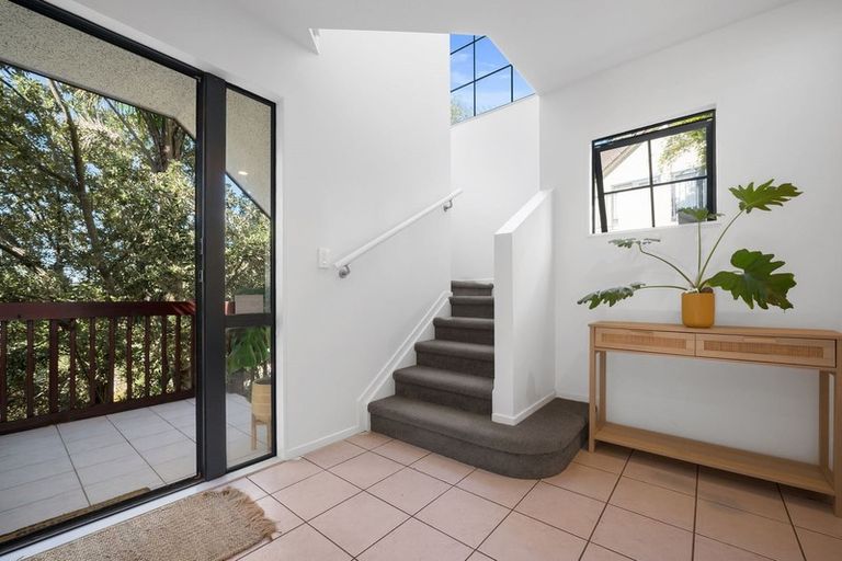 Photo of property in 5/19 Langana Avenue, Browns Bay, Auckland, 0630