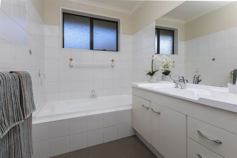 Photo of property in 38 Veitches Road, Casebrook, Christchurch, 8051