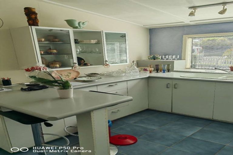 Photo of property in 1/17 Nutsey Avenue, Northcote, Auckland, 0627