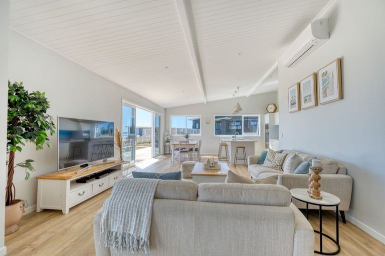 Photo of property in 2 Sunset Heights, Cable Bay, 0420