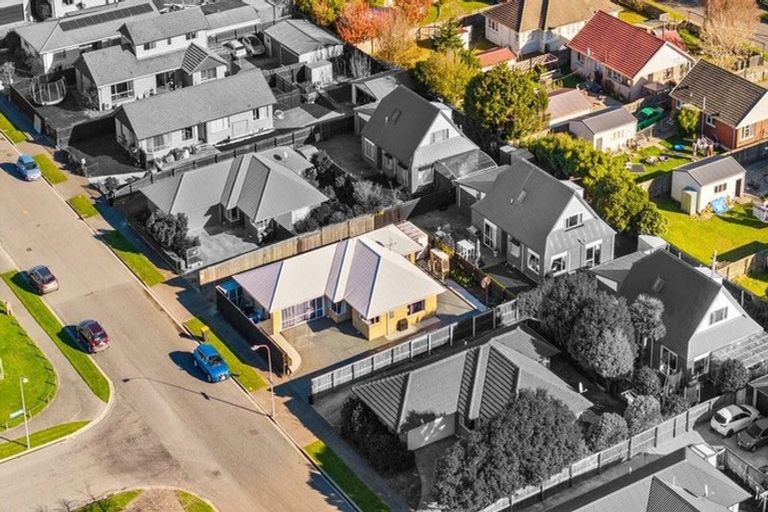 Photo of property in 43 Farnborough Street, Aranui, Christchurch, 8061