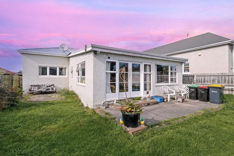 Photo of property in 42 Hargest Crescent, Saint Kilda, Dunedin, 9012