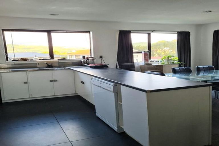 Photo of property in 9 Westra View, Tawa, Wellington, 5028