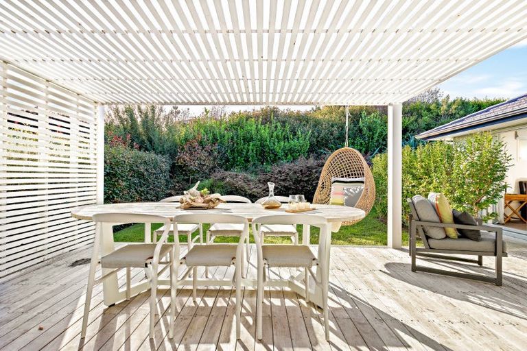 Photo of property in 24 Laly Haddon Place, Matakana, 0985