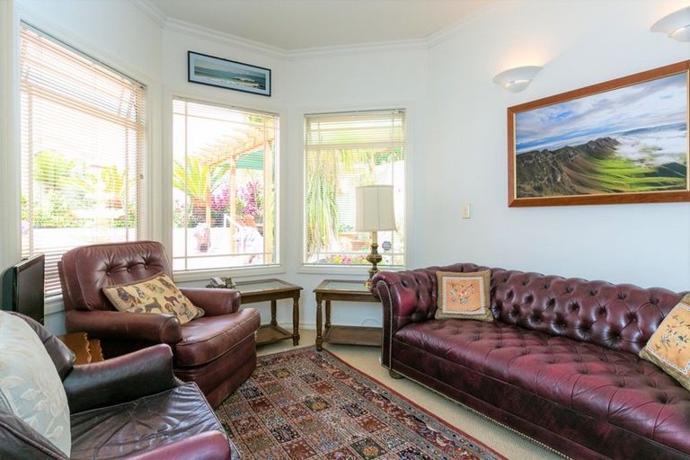 Photo of property in 8 Selwyn Road, Hospital Hill, Napier, 4110