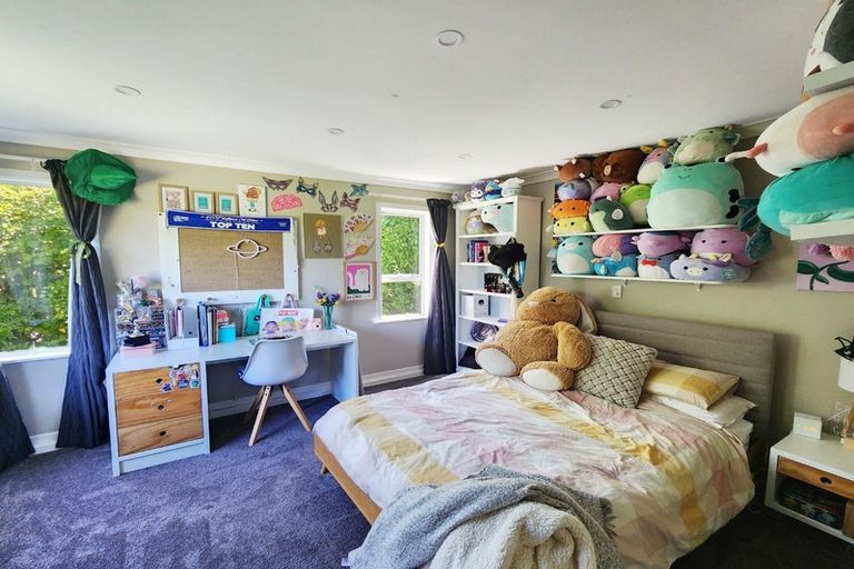 Photo of property in 11 Onehuka Road, Tirohanga, Lower Hutt, 5010