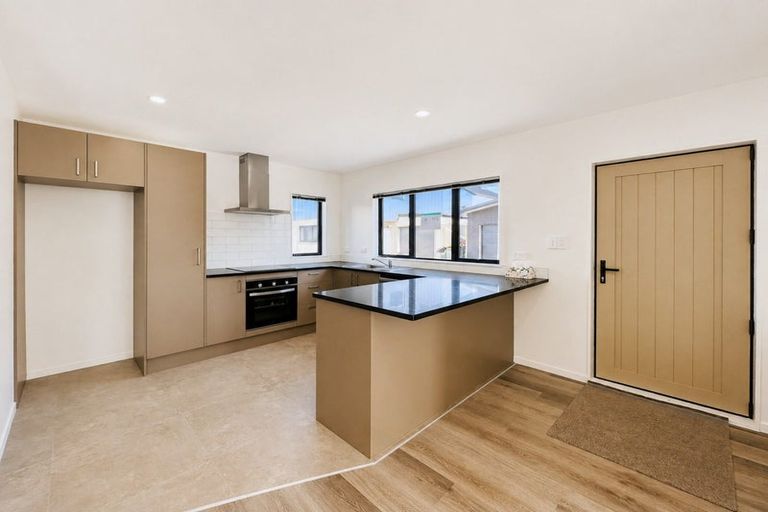 Photo of property in 32 Black Beech Crescent, Takanini, 2110