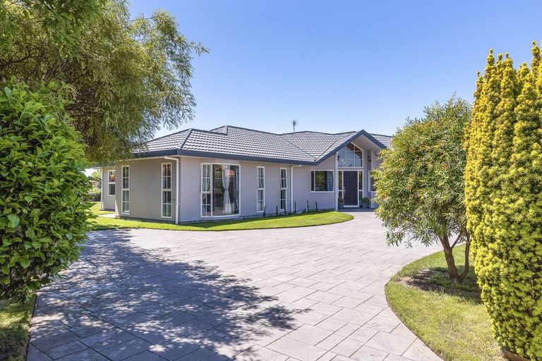 Photo of property in 10 Glen Loch Place, Paraparaumu, 5032