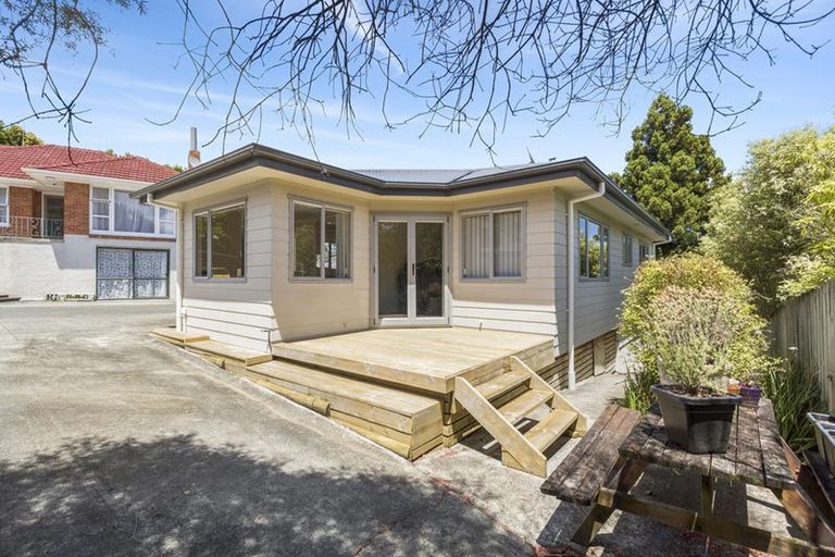 Photo of property in 4194b Great North Road, Glendene, Auckland, 0602