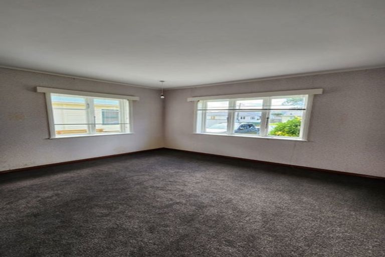Photo of property in 15 Freyberg Street, Waterloo, Lower Hutt, 5011