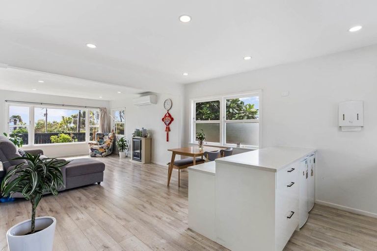 Photo of property in 692 East Coast Road, Pinehill, Auckland, 0632