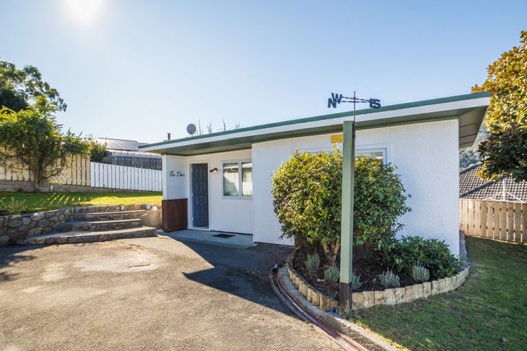 Photo of property in 4 Bledisloe Crescent, Wainuiomata, Lower Hutt, 5014