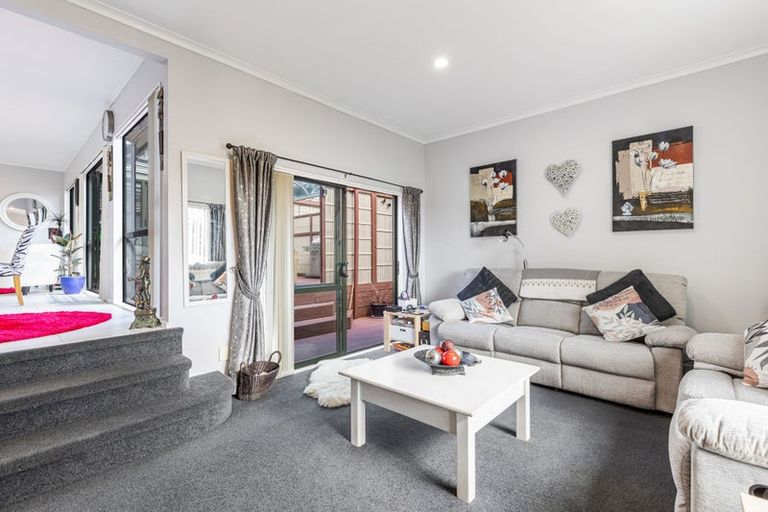 Photo of property in 52 Hewlett Road, Massey, Auckland, 0614