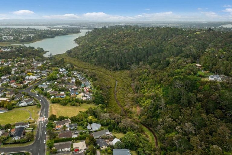 Photo of property in 2/128 Lynn Road, Bayview, Auckland, 0629