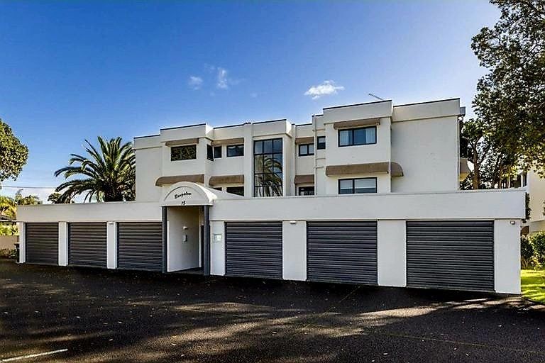 Photo of property in 15a Puriri Avenue, Orewa, 0931