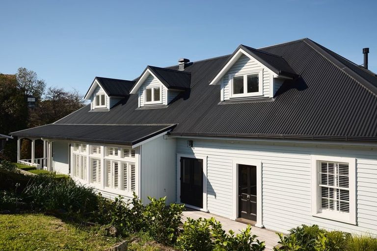 Photo of property in 10 Cobden Road, Bluff Hill, Napier, 4110