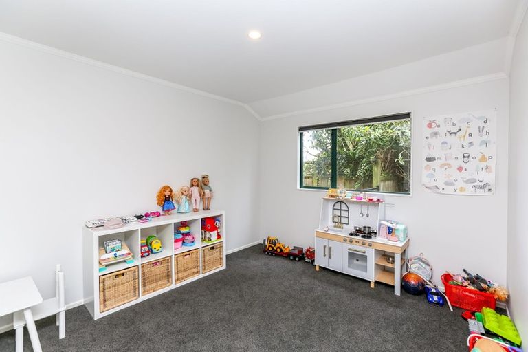 Photo of property in 9 Sandel Rise, Merrilands, New Plymouth, 4312