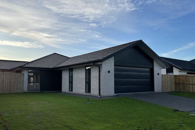 Photo of property in 4 Crosado Place, Rolleston, 7614