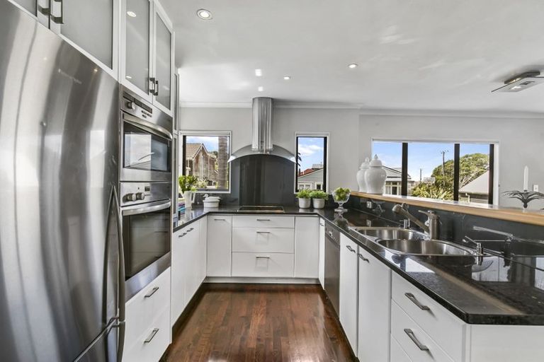 Photo of property in 23a Stafford Road, Northcote Point, Auckland, 0627