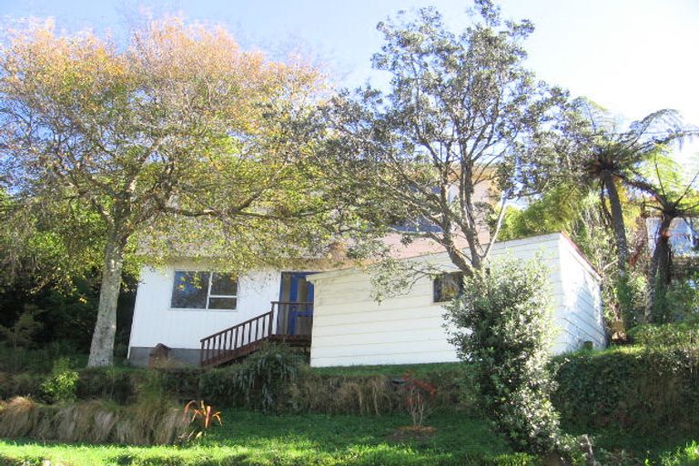 Photo of property in 71 Bassett Road, Johnsonville, Wellington, 6037