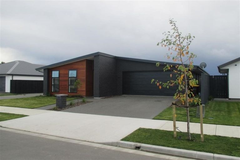 Photo of property in 28 Chatsworth Avenue, Rangiora, 7400