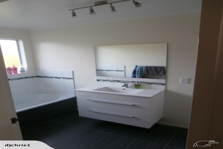 Photo of property in 23b Colchester Crescent, Newlands, Wellington, 6037