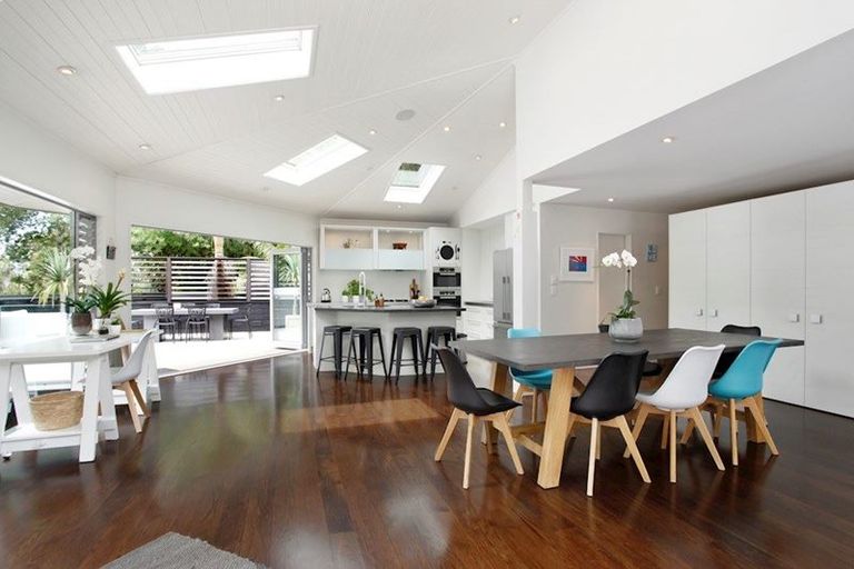 Photo of property in 81 Braemar Road, Castor Bay, Auckland, 0620