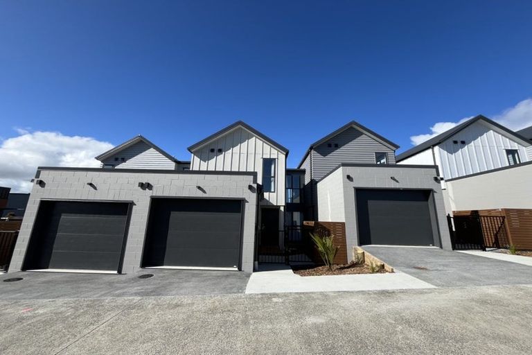 Photo of property in 2/36 Henry Tayler Rise, Wainui, 0932