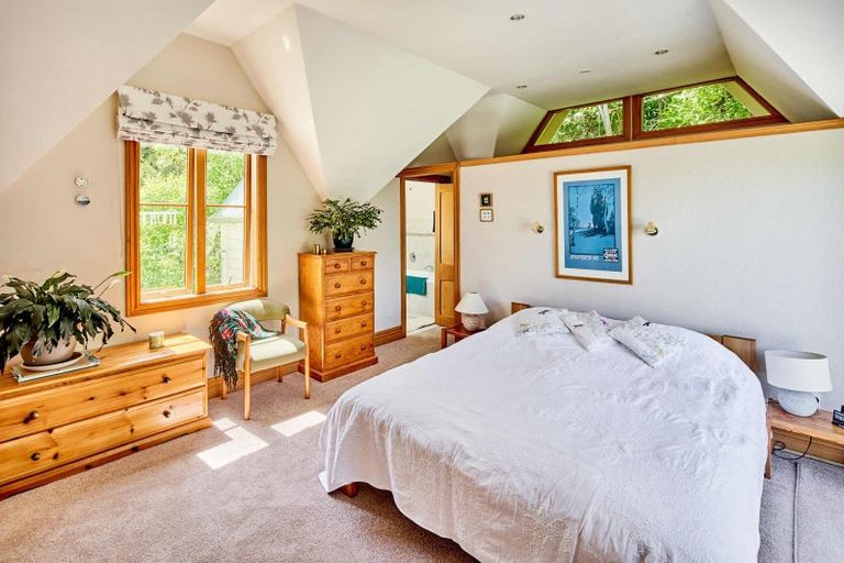 Photo of property in 15 Whiorau Grove, Lowry Bay, Lower Hutt, 5013