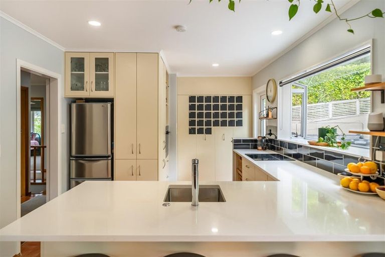 Photo of property in 76 Redwood Avenue, Tawa, Wellington, 5028