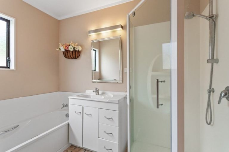 Photo of property in 4 Thistledew Place, Bayview, Auckland, 0629