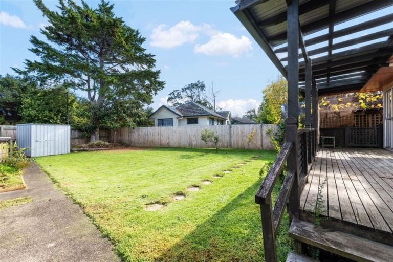 Photo of property in 32 Serwayne Place, Sunnyvale, Auckland, 0612