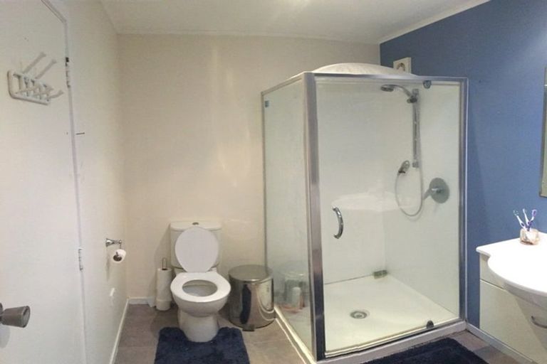 Photo of property in 29 Deverell Place, Northcross, Auckland, 0632