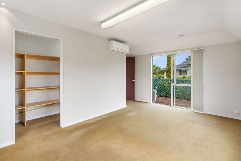 Photo of property in 222 Memorial Avenue, Burnside, Christchurch, 8053
